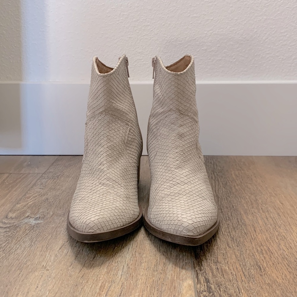 Report Footwear Zappa Textured Bootie Size 7.5